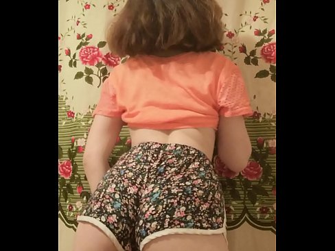 ❤️ 性感的年轻宝贝在镜头前脱下她的短裤 Super porn❌❤